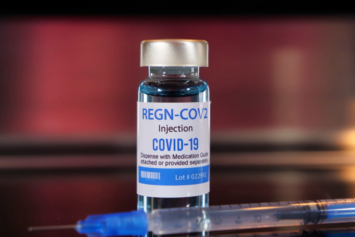 Anvisa concede autorização para uso emergencial de coquetel contra Covid-19 