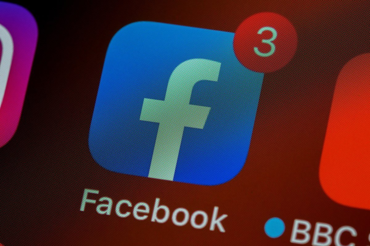 Facebook vai lançar recurso para reprodução de podcasts e áudios na plataforma