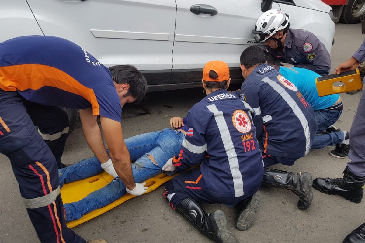 Homem é resgatado após sofrer acidente e ficar preso embaixo de veículo 
