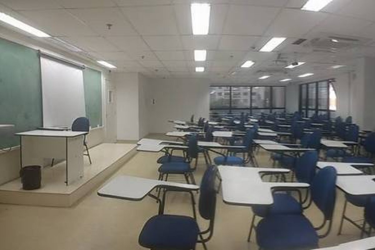 MP aciona faculdade por práticas abusivas contra consumidores