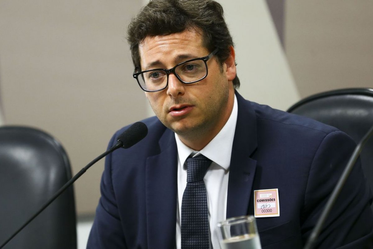 Wajngarten culpa Ministério da Saúde por atraso na campanha de vacinação contra Covid