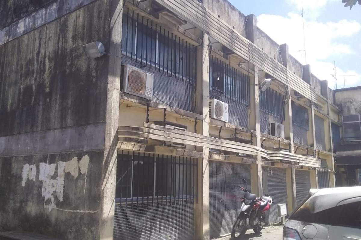 FOTOS: Delegacia da Polícia Civil de Feira de Santana tem prédio em más condições físicas