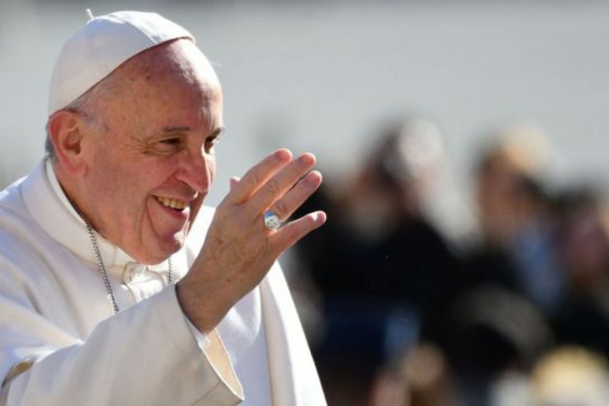 Grupo de sem-teto de Roma recebe vacina e visita do papa Francisco