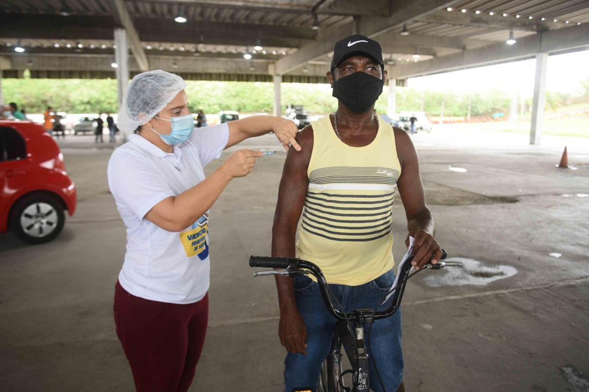 Salvador: confira o esquema de vacinação para grupos prioritários neste sábado (24)