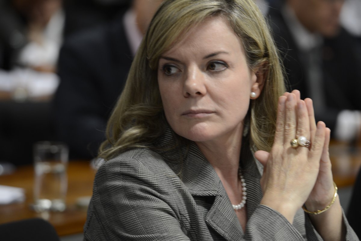 'Não vejo problema', diz Hoffmann sobre aliança fora da esquerda