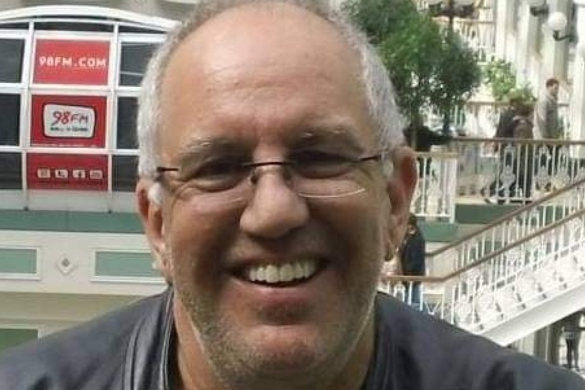 Ex-produtor de Gugu que vive na Europa se queixa que não foi vacinado e elogia o Governo Bolsonaro! 