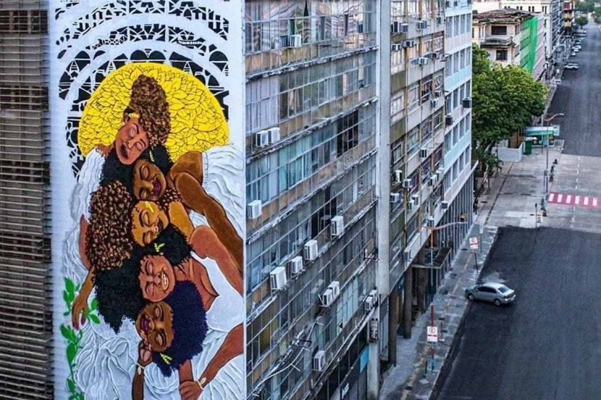 Projeto MURAL (Movimento Urbano de Arte Livre) entrega 4 novas obras de arte verticais ao Comércio