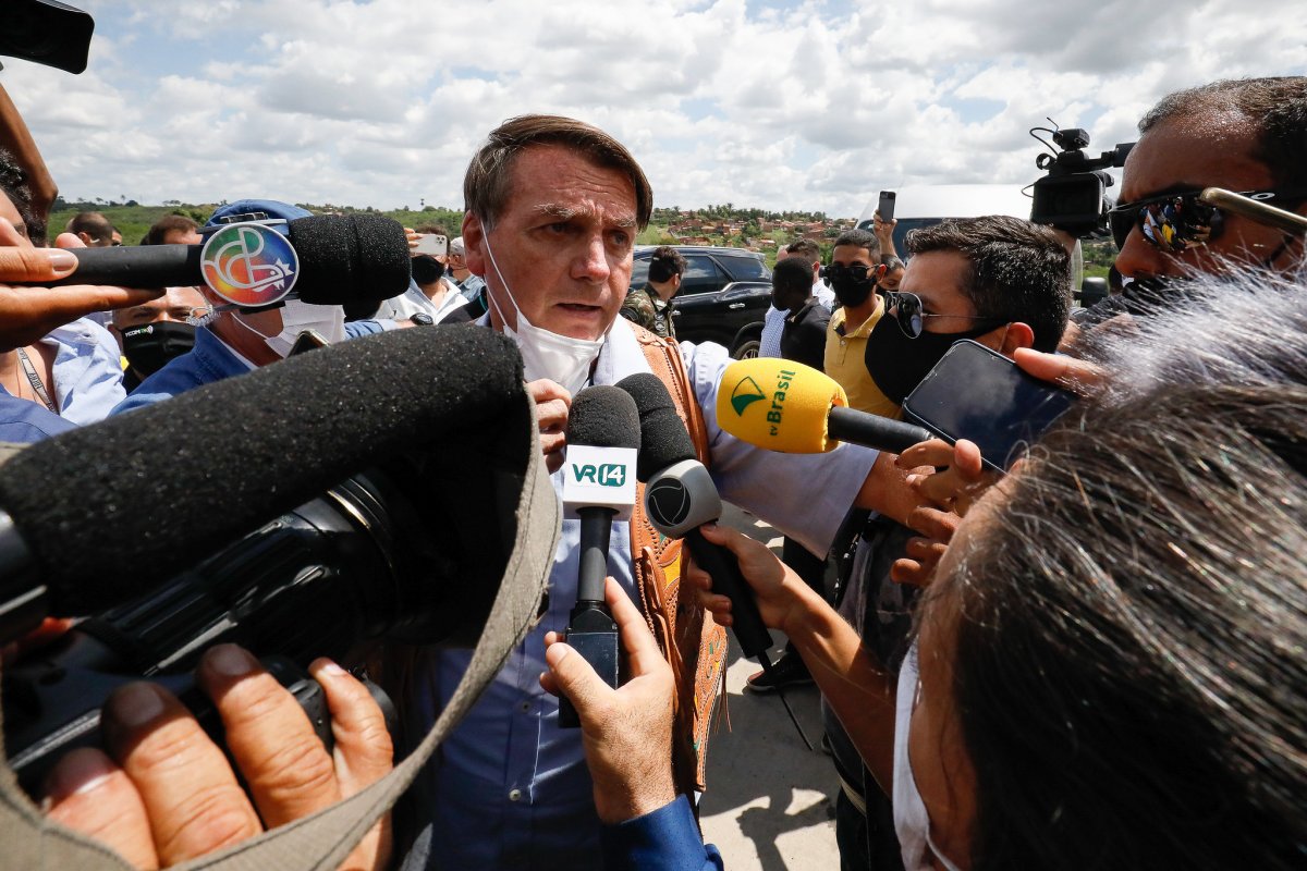 Vídeo: Bolsonaro ofende repórter baiana após ser questionado sobre "CPF Cancelado"