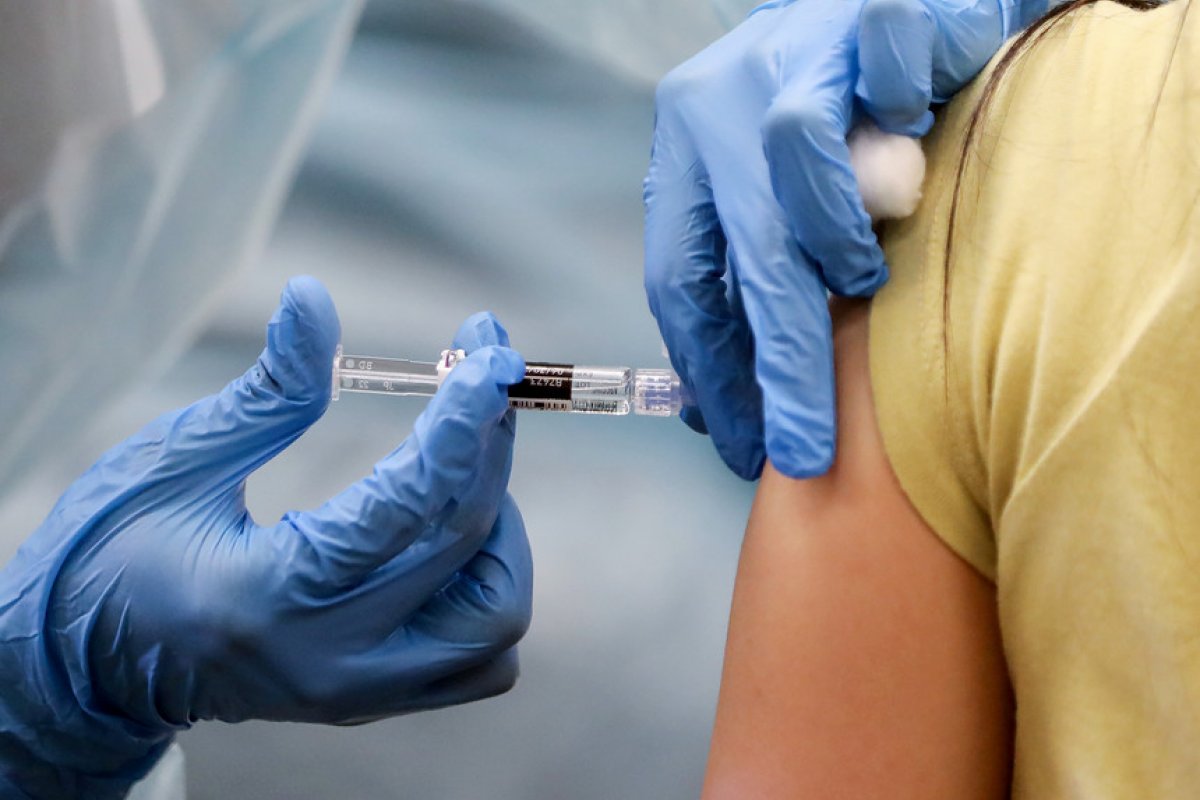 EUA vão compartilhar com outros países 60 milhões de doses da vacina Oxford-AstraZeneca