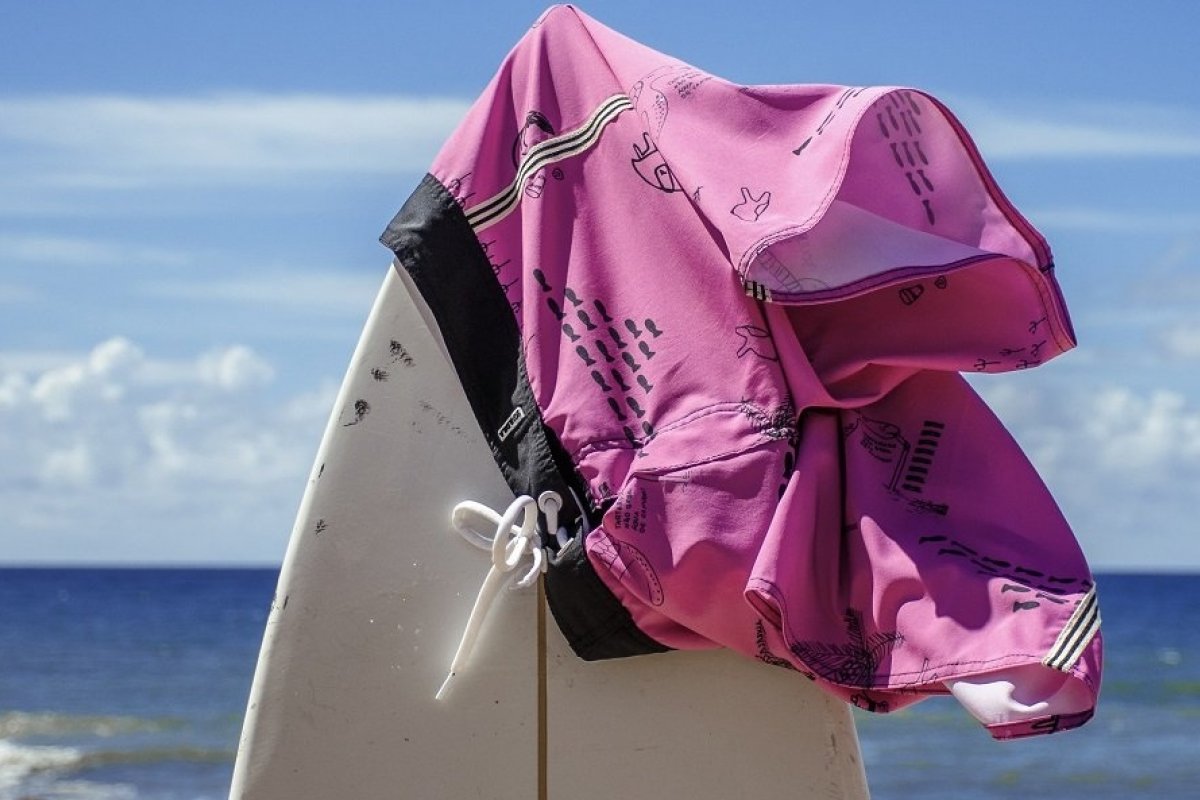 Marca baiana  lança novos boardshorts para temporada de surfe no Brasil