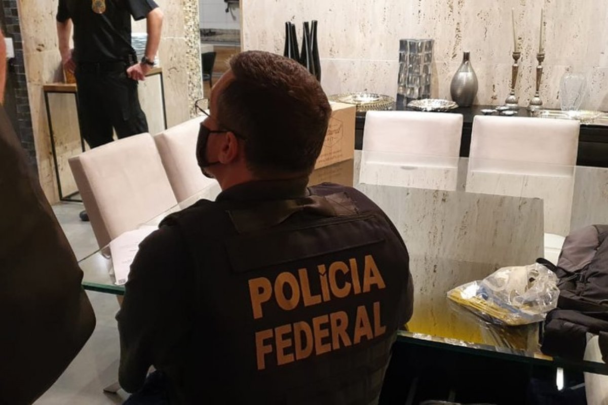 PF prende seis pessoas integrantes de grupo investigado por tráfico de mulheres e exploração sexual 