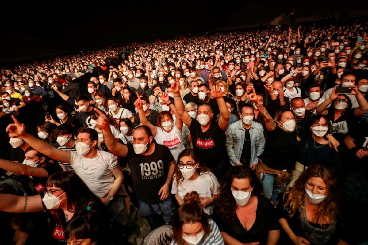 Covid-19: seis pessoas testam positivo após show teste para 5 mil em Barcelona