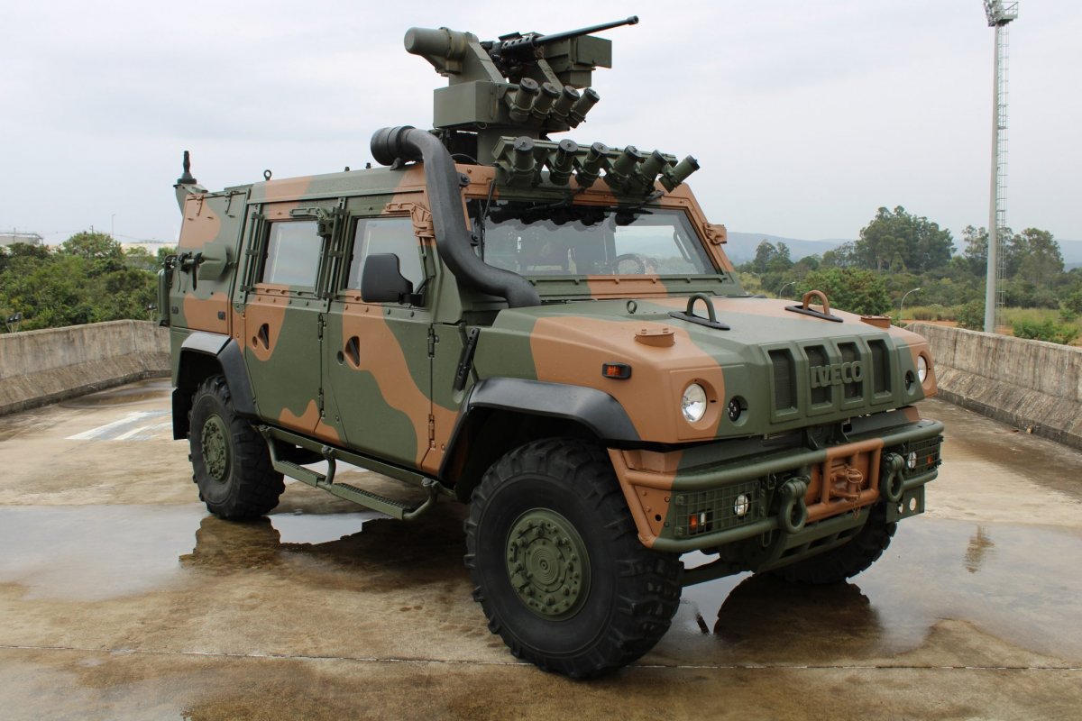 Montadora realiza entrega ao Exército de primeira viatura blindada multitarefa - leve de rodas (VMBT-LR)
