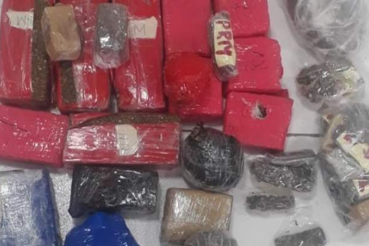 PM apreende drogas que seriam arremessadas para Complexo Penitenciário da Mata Escura