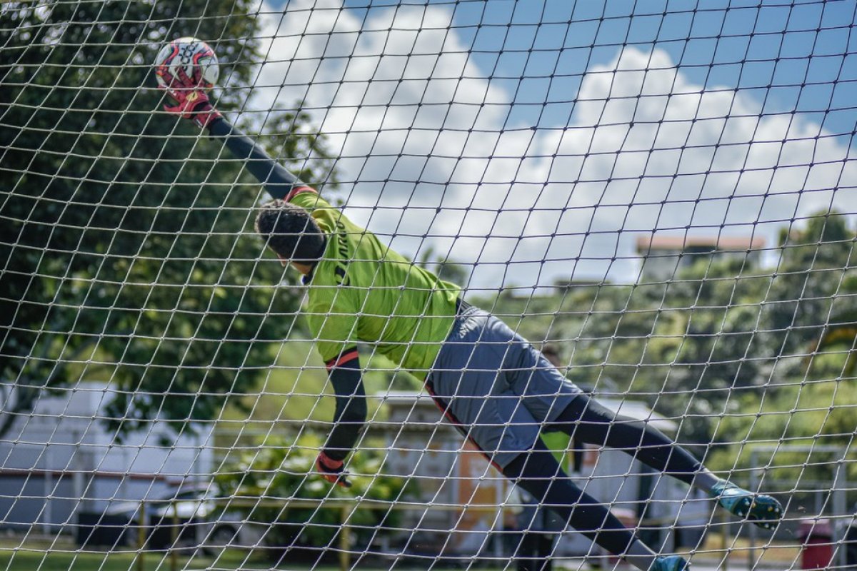 Quatro atletas do Vitória testam positivo para Covid-19 antes de duelo contra a Jacuipense neste domingo (2)