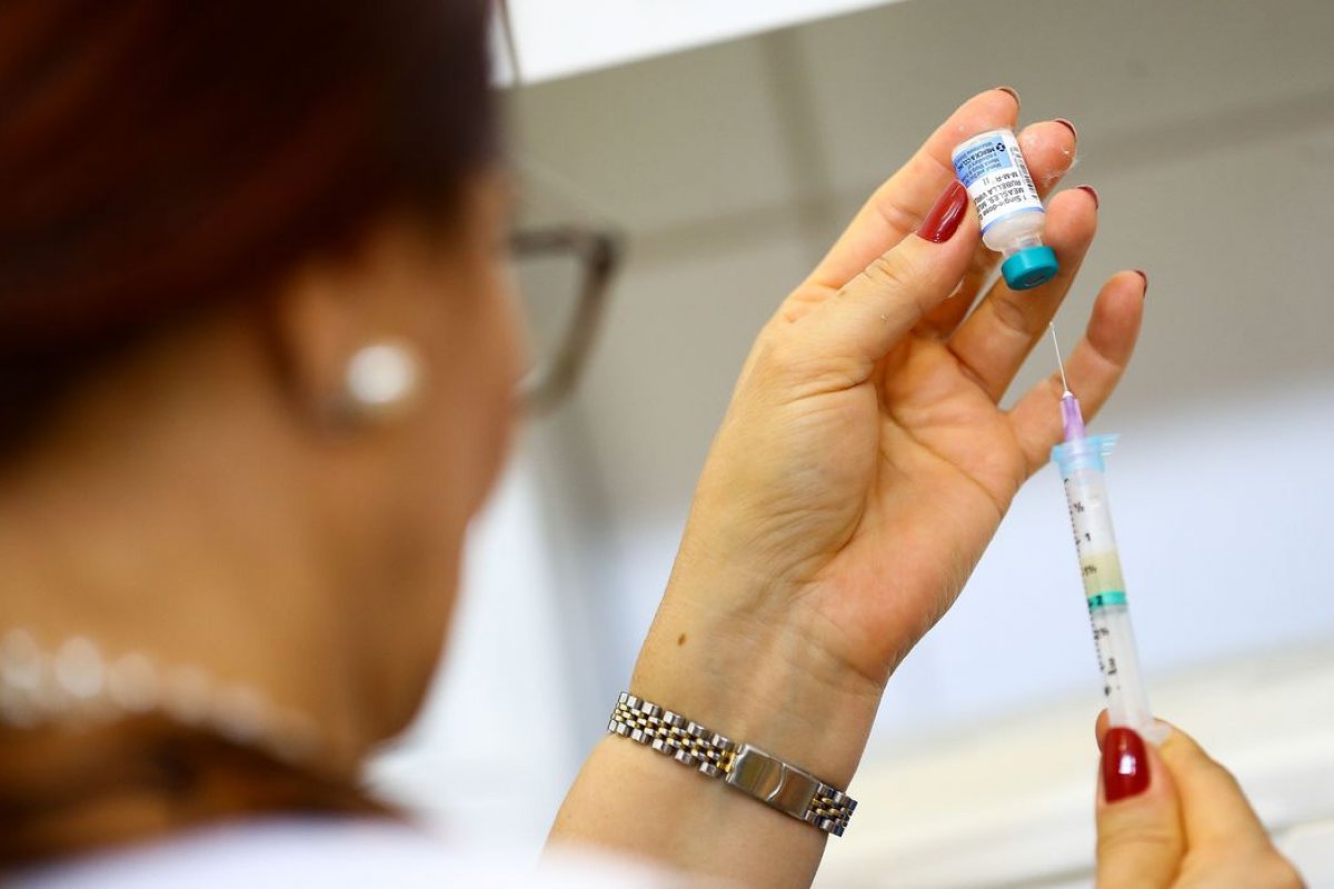 Mundo deve produzir 11,9 bilhões de vacinas contra Covid-19 até o final deste ano 