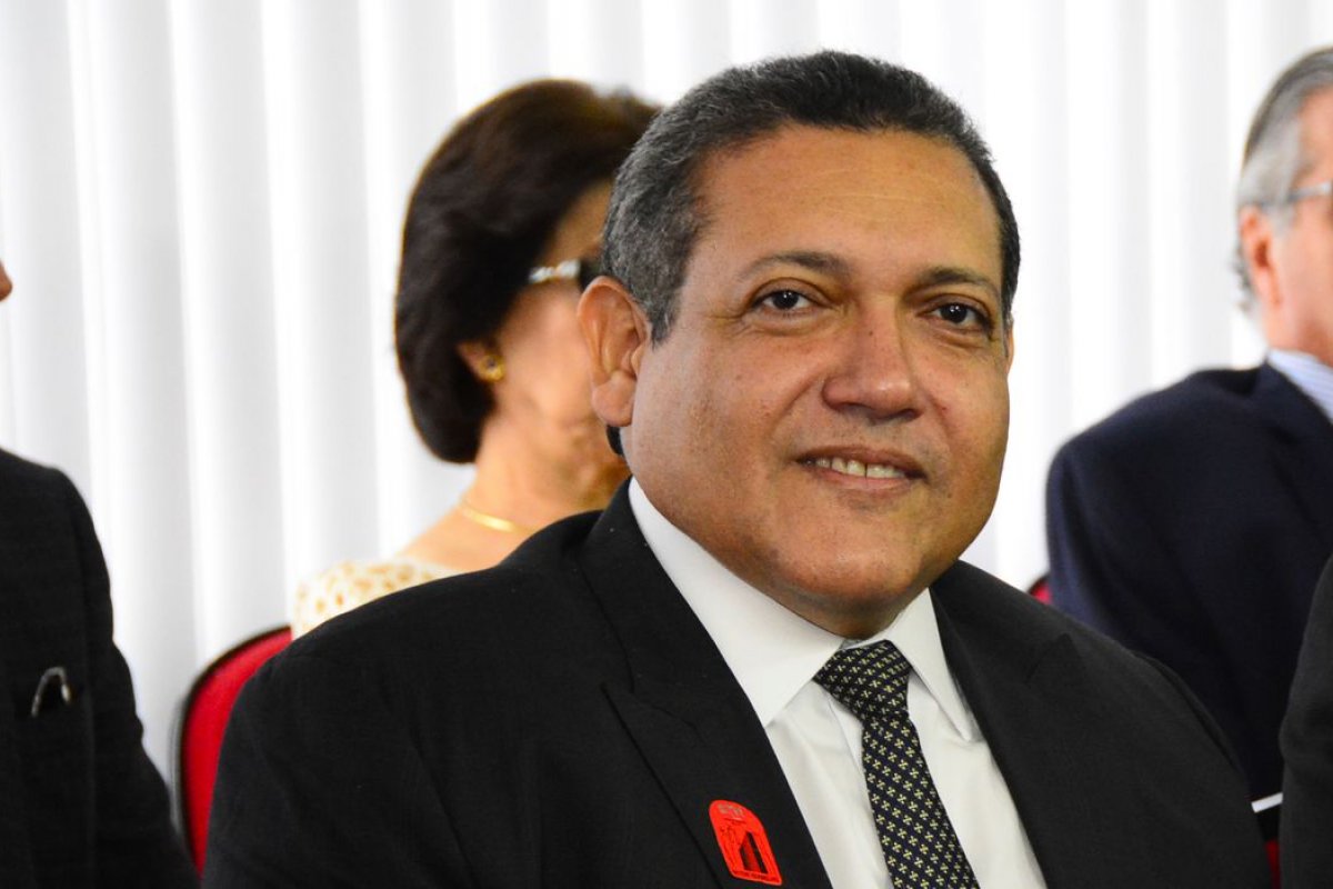Nunes Marques nega pedido para obrigar Lira a analisar impeachment