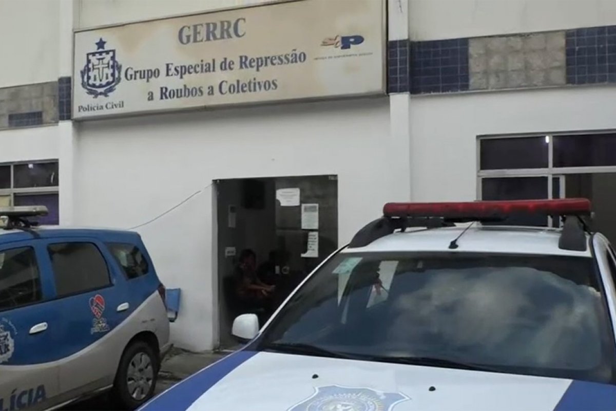Ônibus é assaltado em Salvador e suspeito é preso enquanto tentava fugir