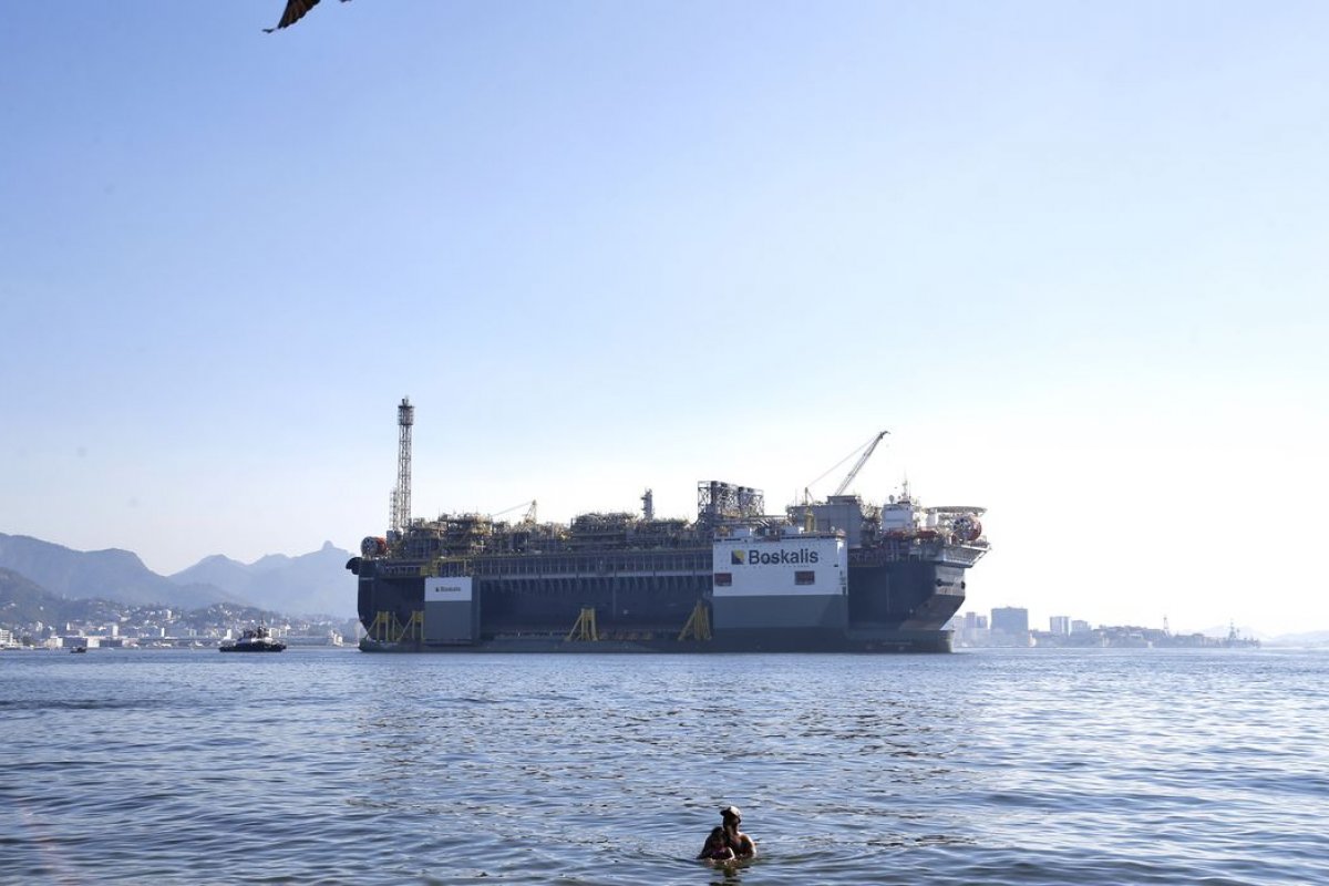 Produção de petróleo na Bacia de Santos ultrapassa 70% do total nacional