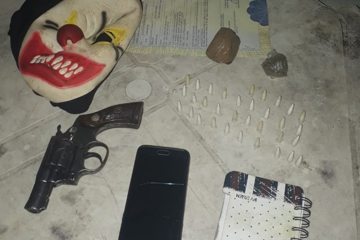 Homem acusado de tráfico morre após confronto com a polícia 