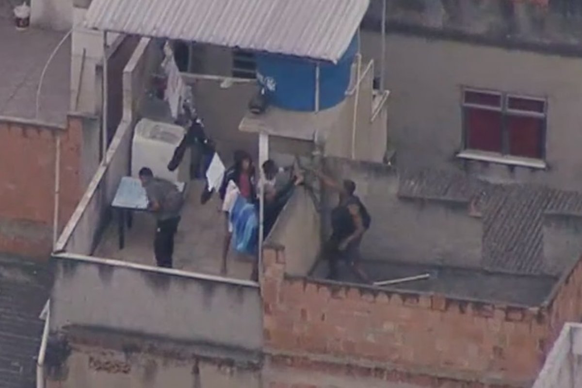 Policial morre em operação contra a organização criminosa em Jacarezinho, no Rio de Janeiro