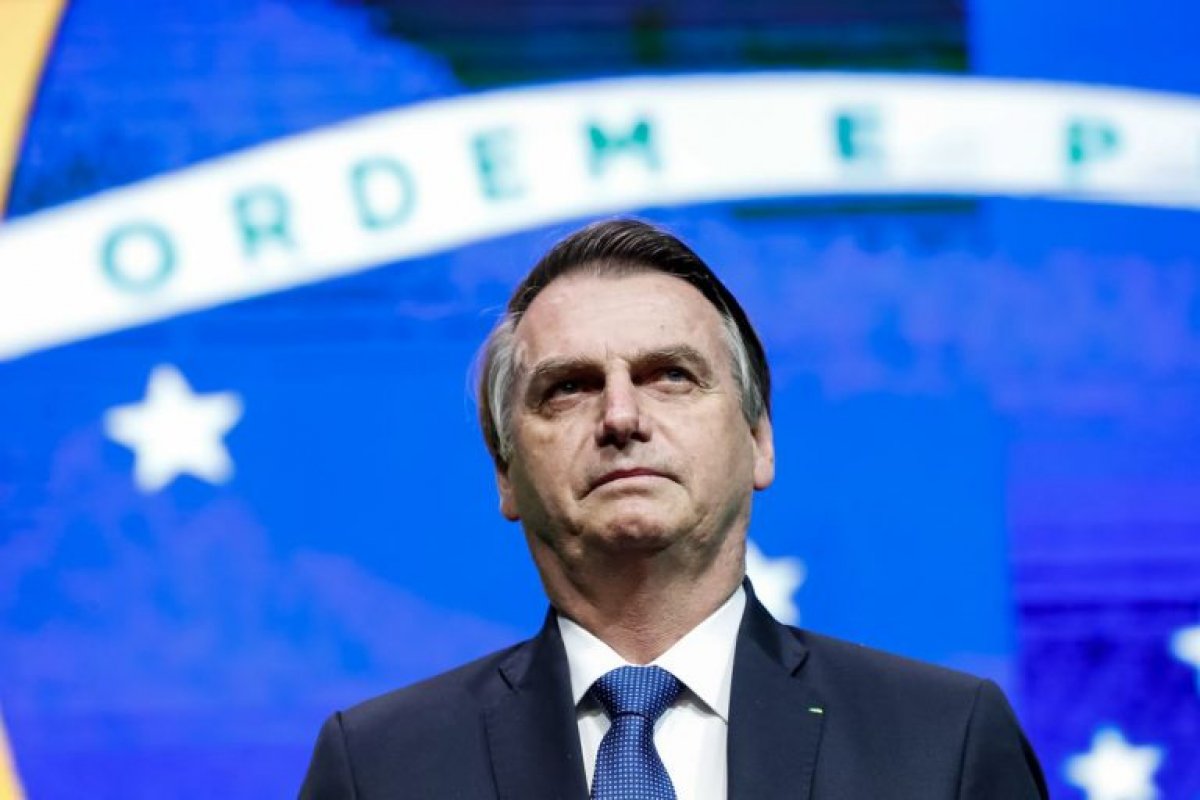 Bolsonaro cria PL que proíbe ideologia de gênero em escolas de ensino fundamental