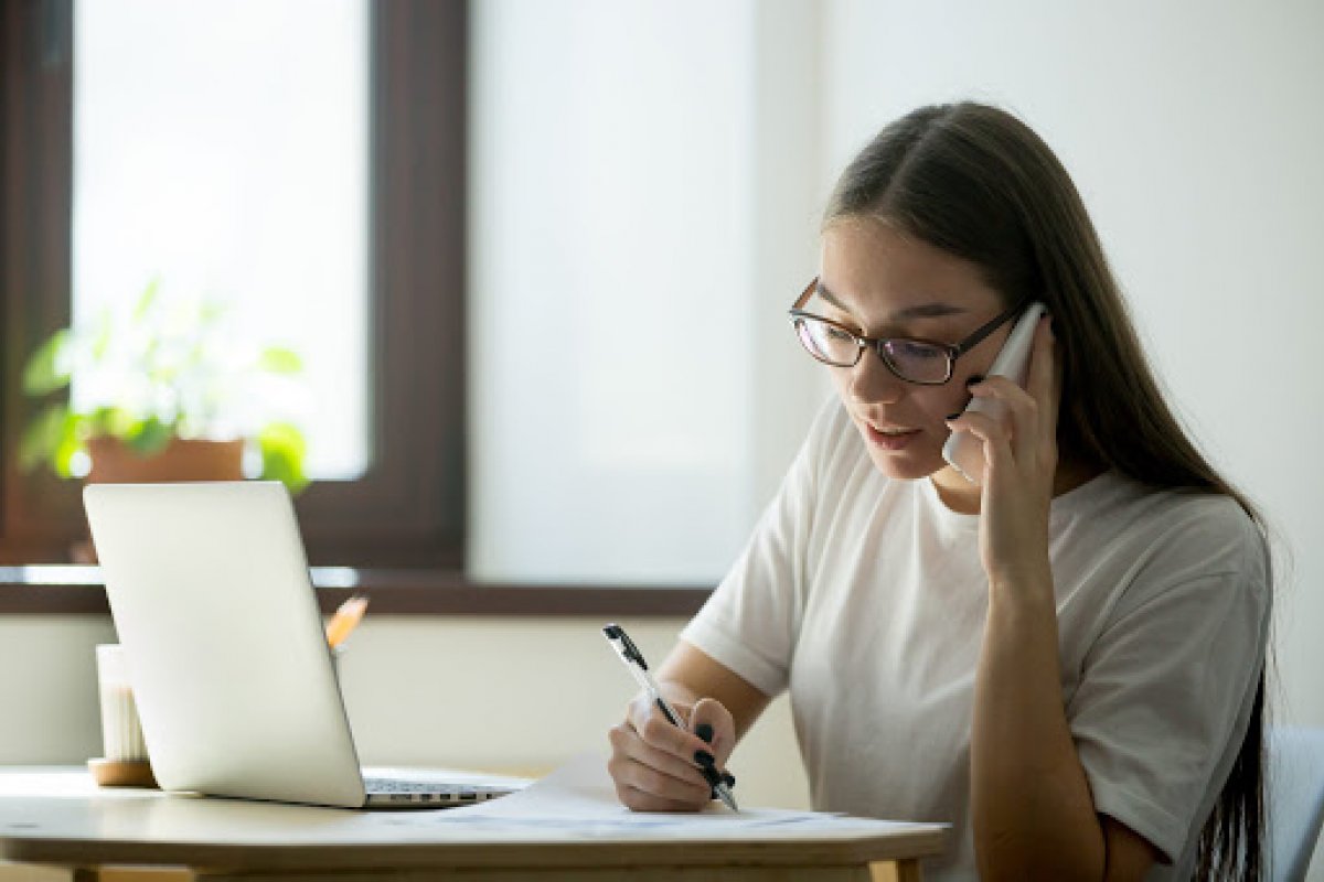 Pesquisa revela que 92% das mães que trabalham em home office são responsáveis pelos filhos