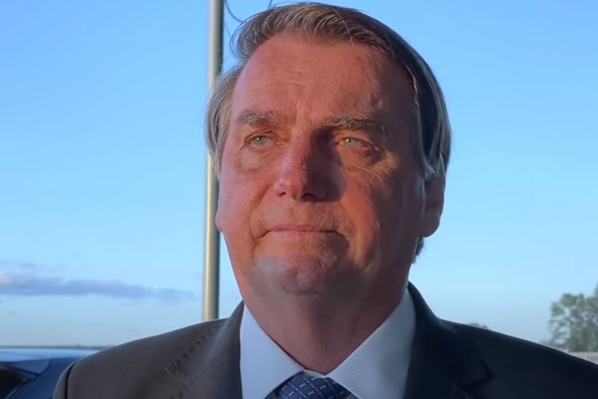 Bolsonaro chama Lula de "nove dedos" e volta a fazer comparação entre os ministros das duas gestões 