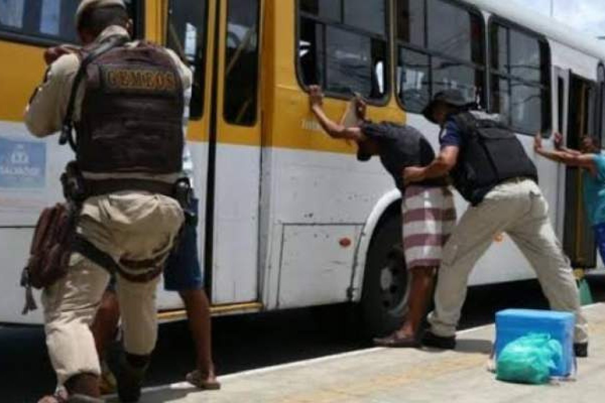 Após intensificação da PM, ônibus é assaltado na Avenida San Martins em Salvador