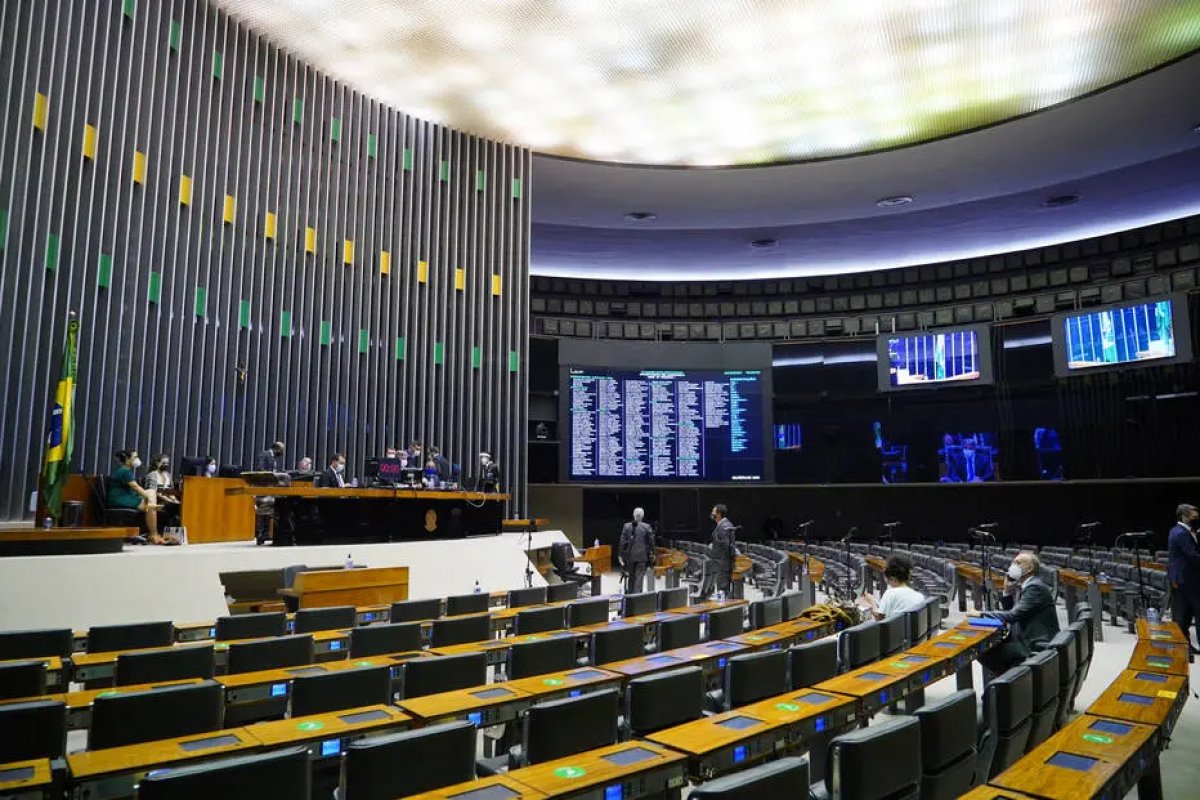 Câmara deve votar nesta quarta-feira (12) projeto que limita atuação da oposição