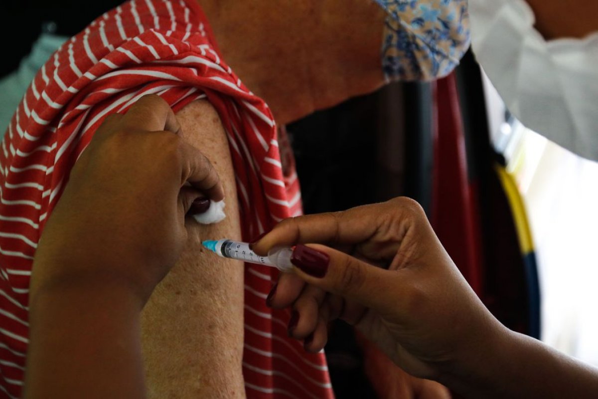 Novo lote de vacinas da Covid-19 começa a ser distribuído pelo Governo Federal