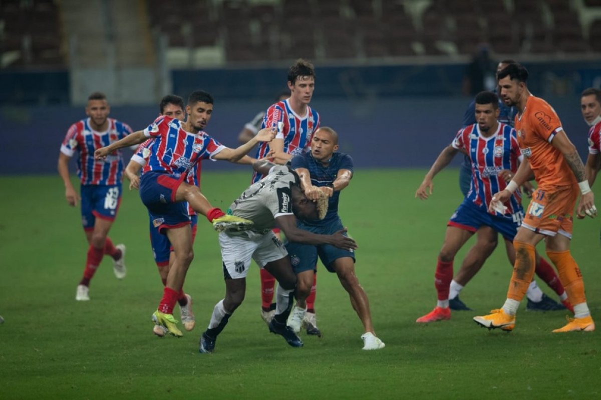 Bahia, Ceará e seis jogadores são denunciados pela Procuradoria após briga generalizada