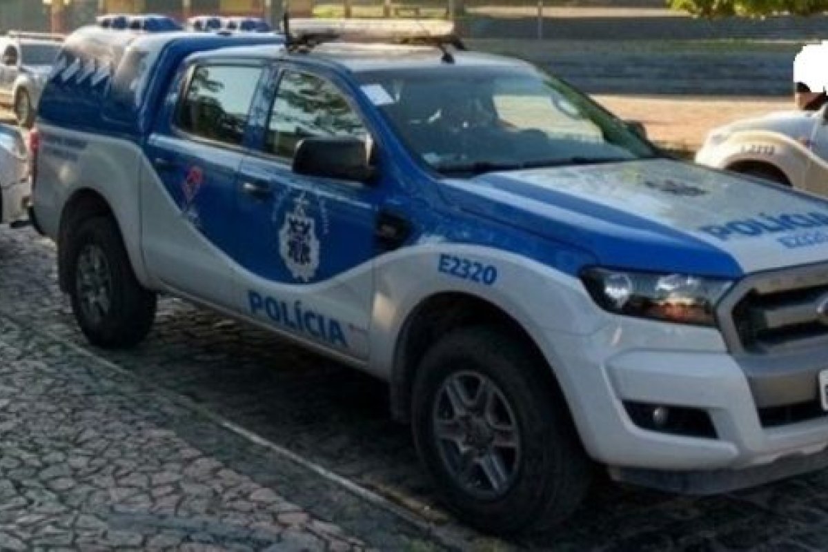 Homem chama polícia após ter casa invadida e acaba agredido e preso no sul da Bahia