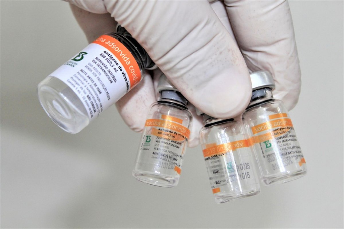 Sem vacinas, Salvador suspende novamente segunda dose com CoronaVac
