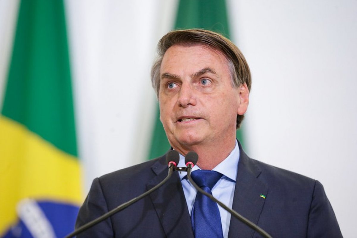Bolsonaro volta a criticar medidas de restrição e diz que "daqui para frente vou agir"