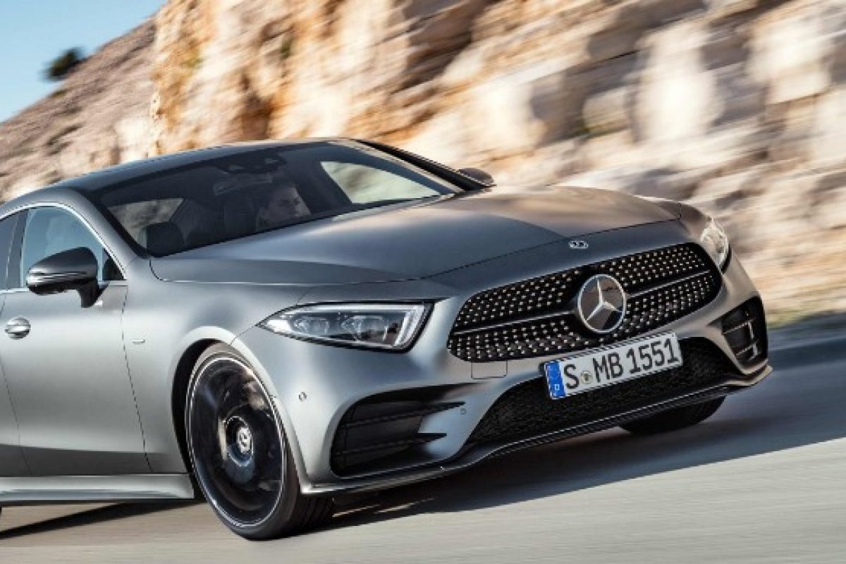 Novo Mercedes CLS tem sistema híbrido leve e 367cv de potência 