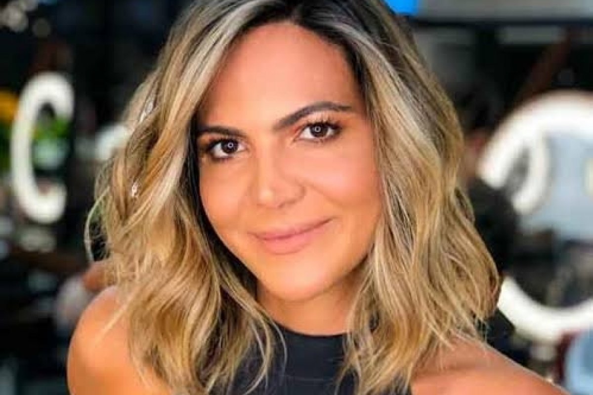 Promoter Carol Sampaio é detonada na web após promover festa no Copacabana Palace 