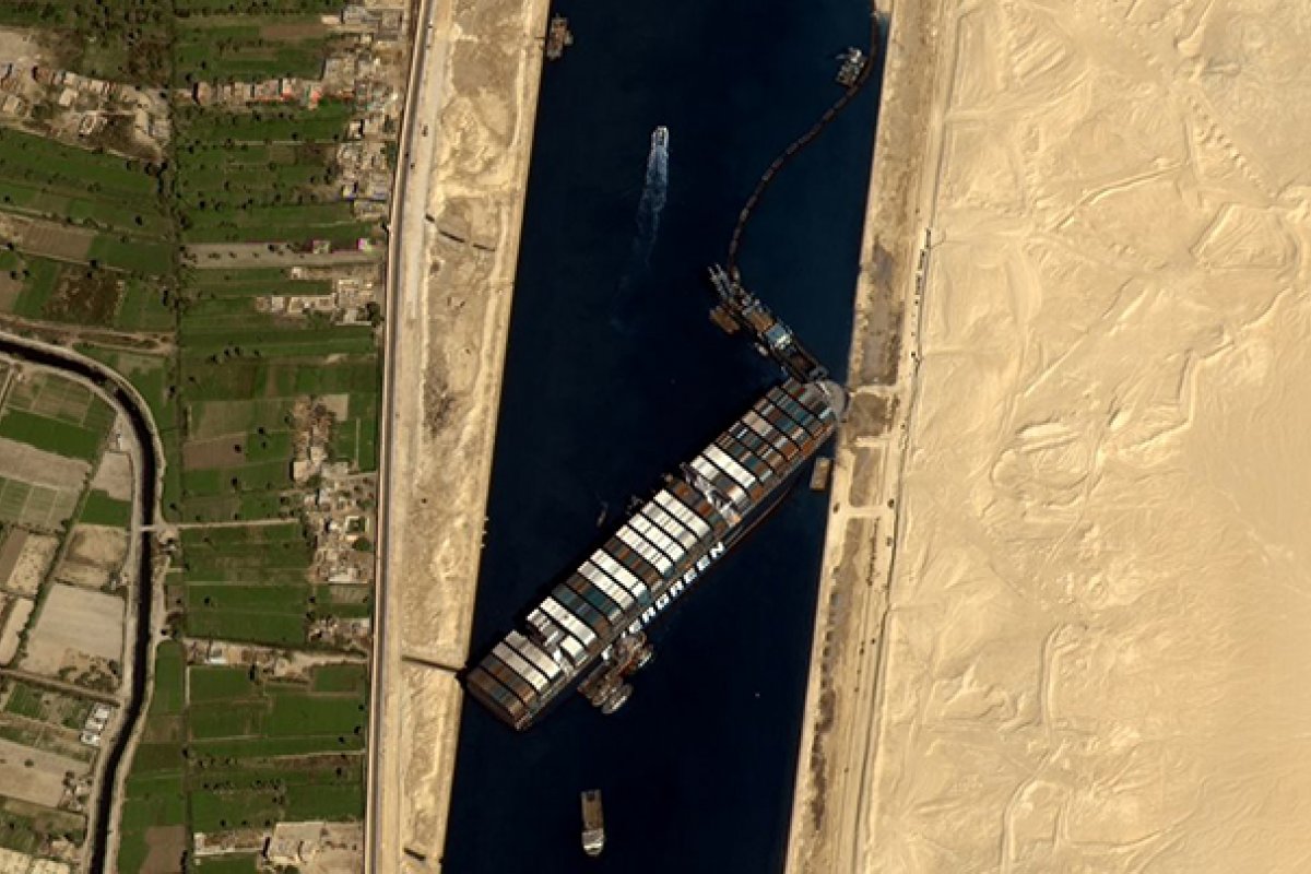 Autoridade do Canal de Suez inicia obras para extensão de segunda via