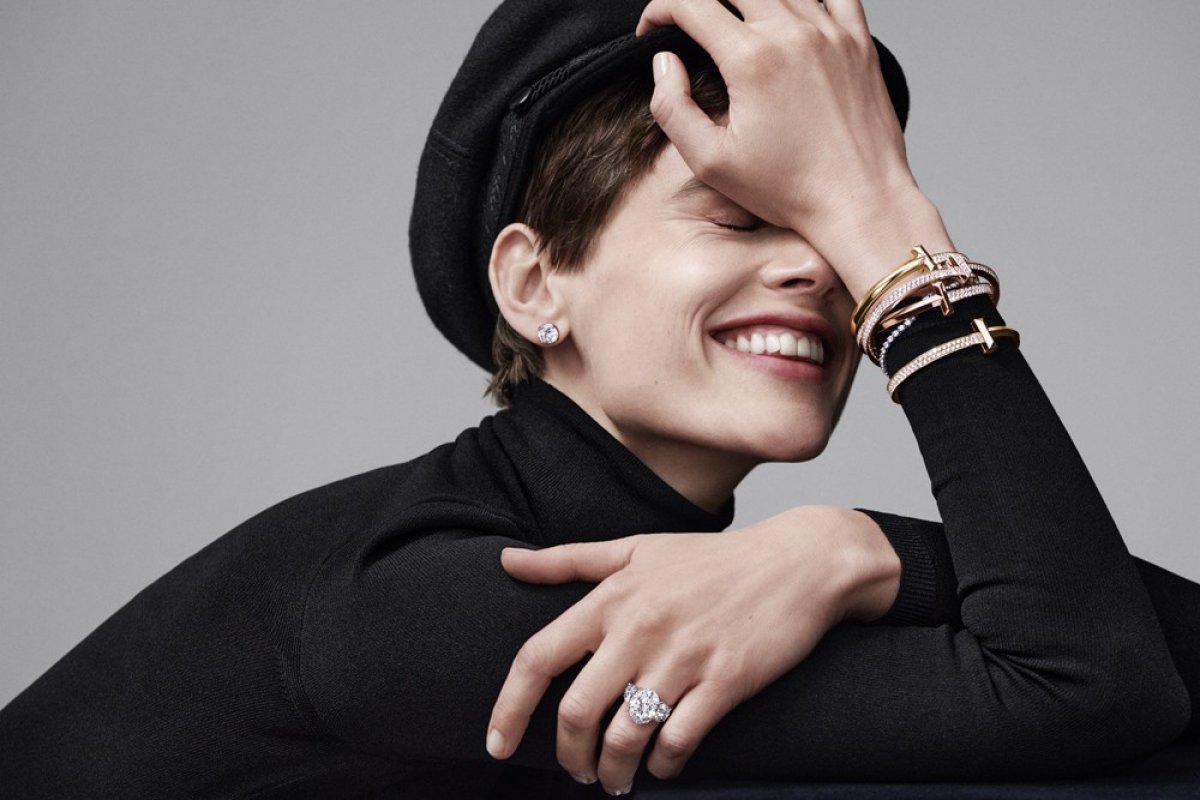 Tiffany & Co. lança a Tiffany T1, uma nova coleção que celebra e expande o poder da icônica linha T
