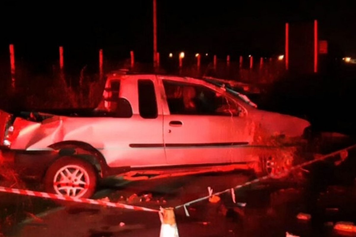 Motorista fica ferido após capotar carro na BA-262