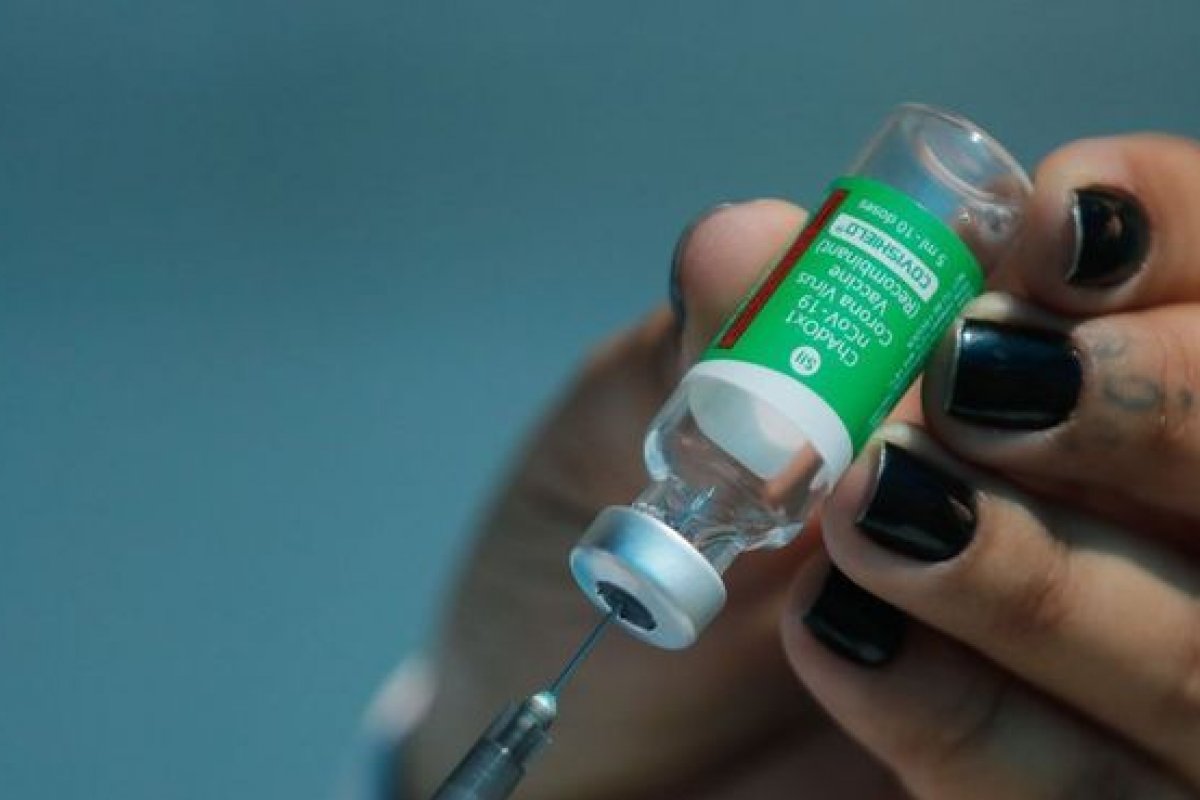 Produção de vacinas contra a Covid será paralisada por falta de insumos 