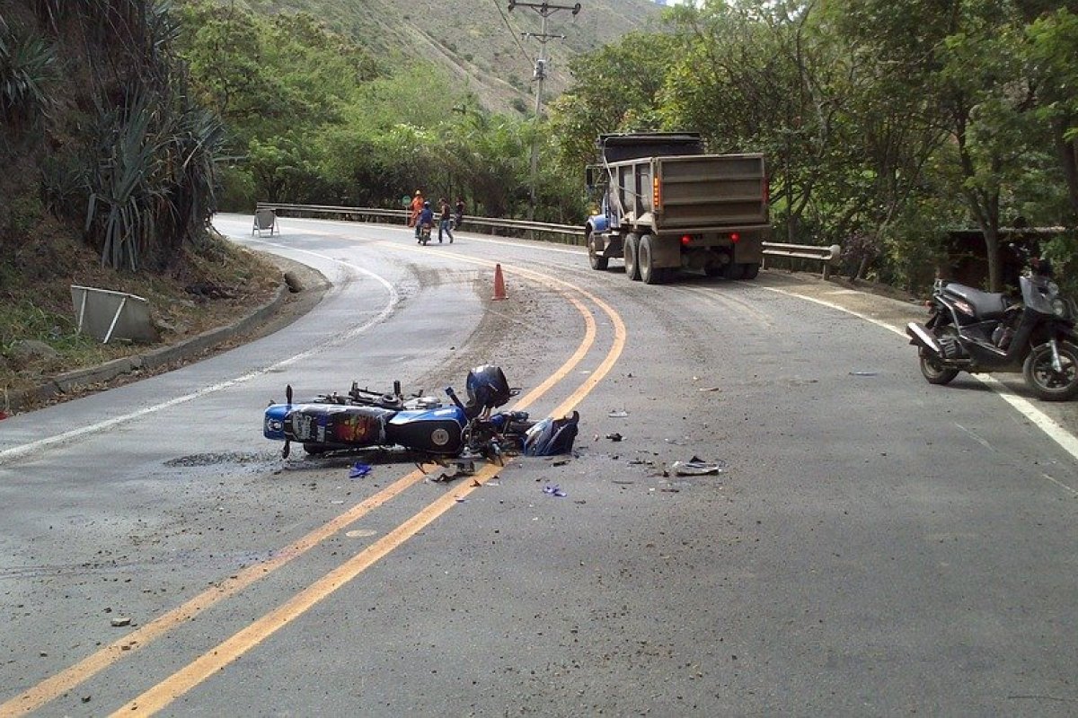 Motociclista morre após ser atingido por caminhoneiro embriagado no extremo sul da Bahia
