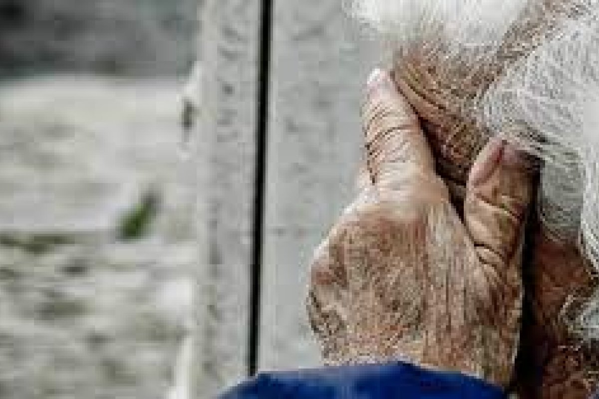 Pessoas com Alzheimer têm 3 vezes mais chances de morte por covid-19, diz estudo 