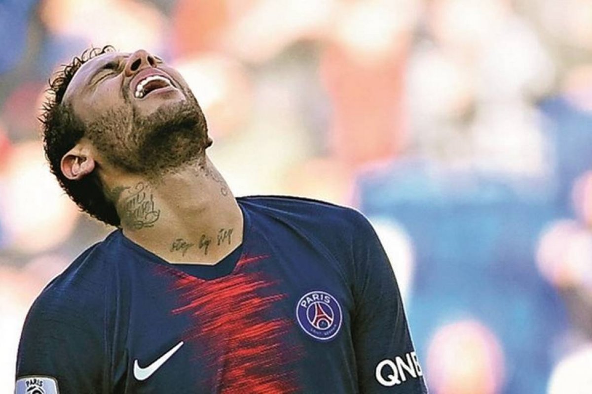 Neymar: do menino da Vila ao jogador problema