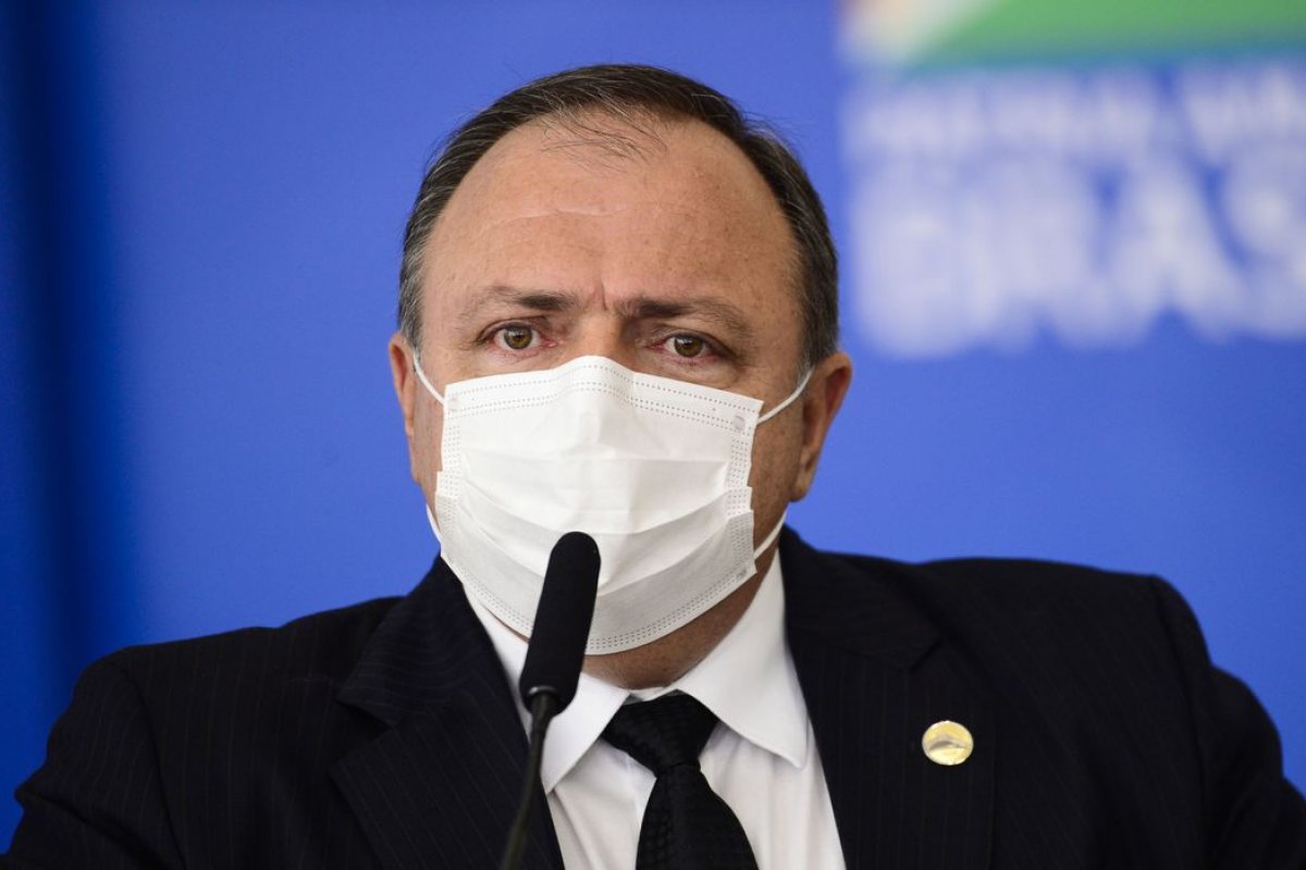 "Gestores em todos os níveis são responsáveis pela crise sanitária", diz Pazuello em CPI