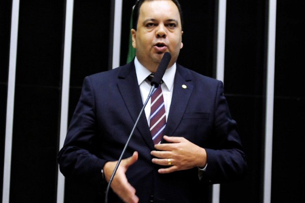 Vetos de Bolsonaro é uma parte essencial para o equilíbrio da democracia, diz líder dos democratas