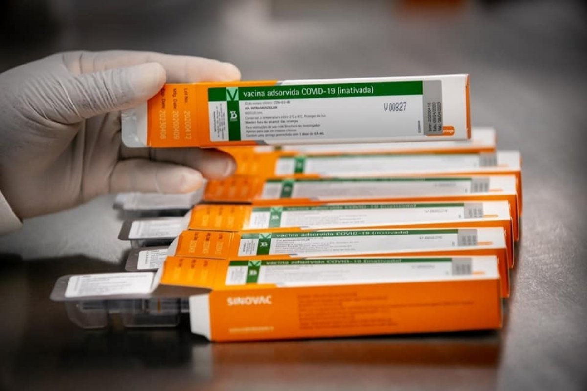 Embaixador da China confirma novo envio de insumos ao Brasil para produção de vacinas contra Covid-19