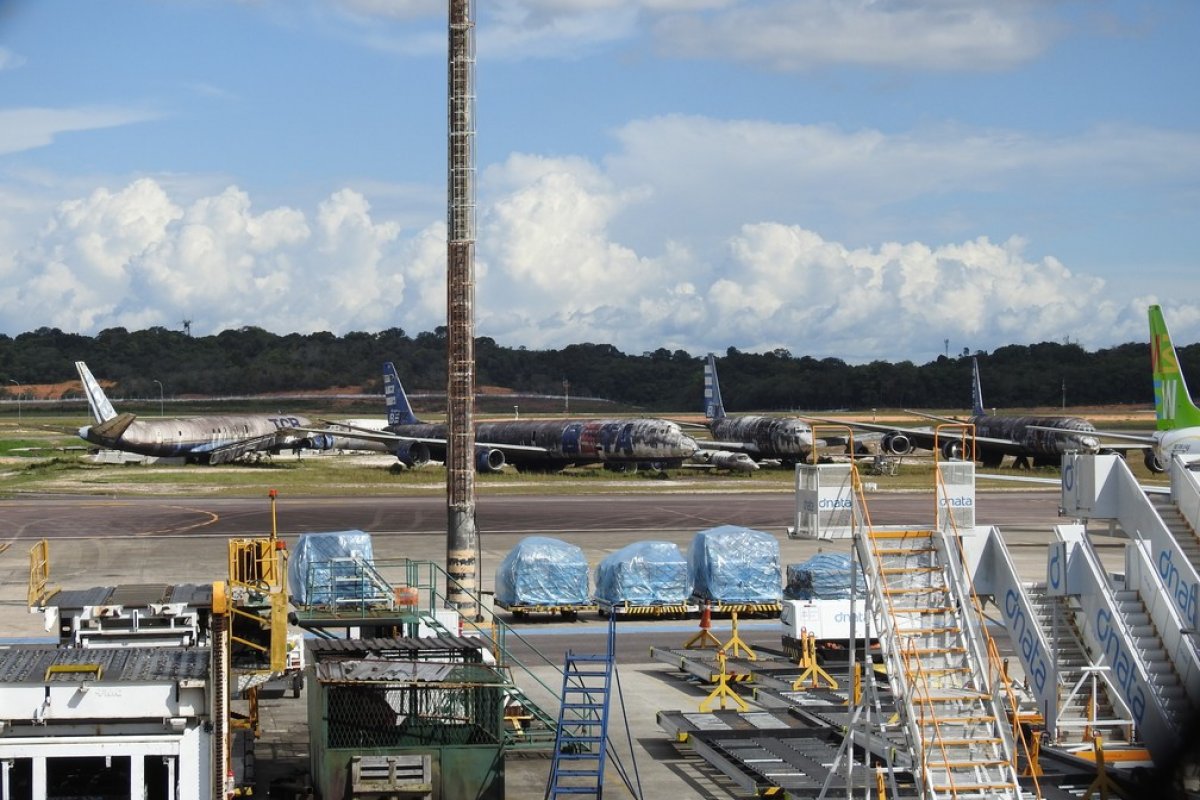 Segundo Infraero, 11 aviões estão abandonados no Aeroporto de Manaus há pelo menos 17 anos