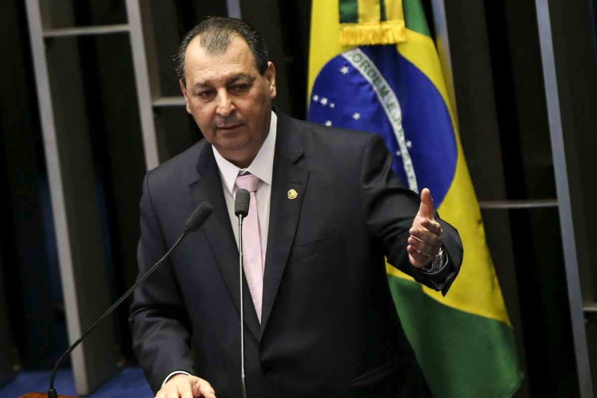 “Se Eduardo Pazuello mentir de novo na CPI, sairá algemado”, diz Omar Aziz sobre depoimento de ex-ministro