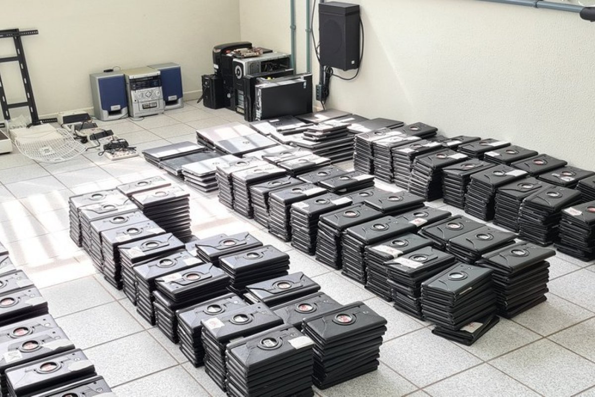 Mais de mil eletrônicos apreendidos pela PRF são doados para alunos de baixa renda